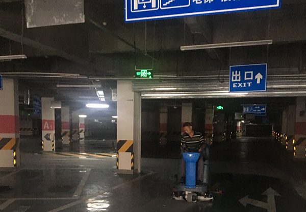 驾驶式洗地机 驾驶式洗地机