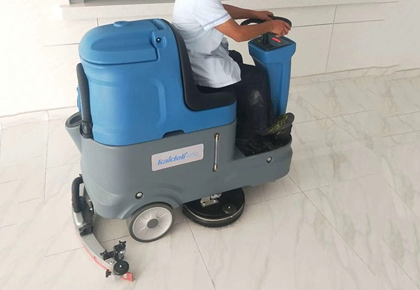 驾驶式洗地机 驾驶式洗地机