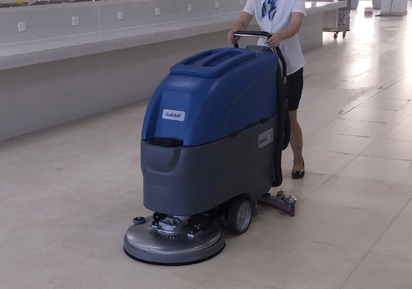 洗地机在四川飞机维修工程清洁